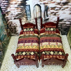 Govardhana - Mahogany Poster Bed Set